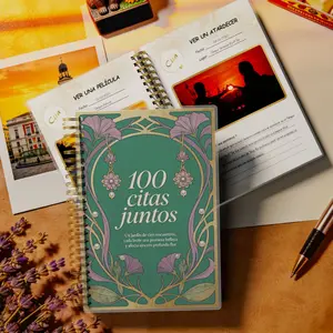 Couples Interactive Adventure Scrapbook - A Spiral A5 Journal to Plan and Log 100 Dates, with Photo Slots and Fun Prompts to Spark Memories, A Great Wedding Gift (Spanish Version)