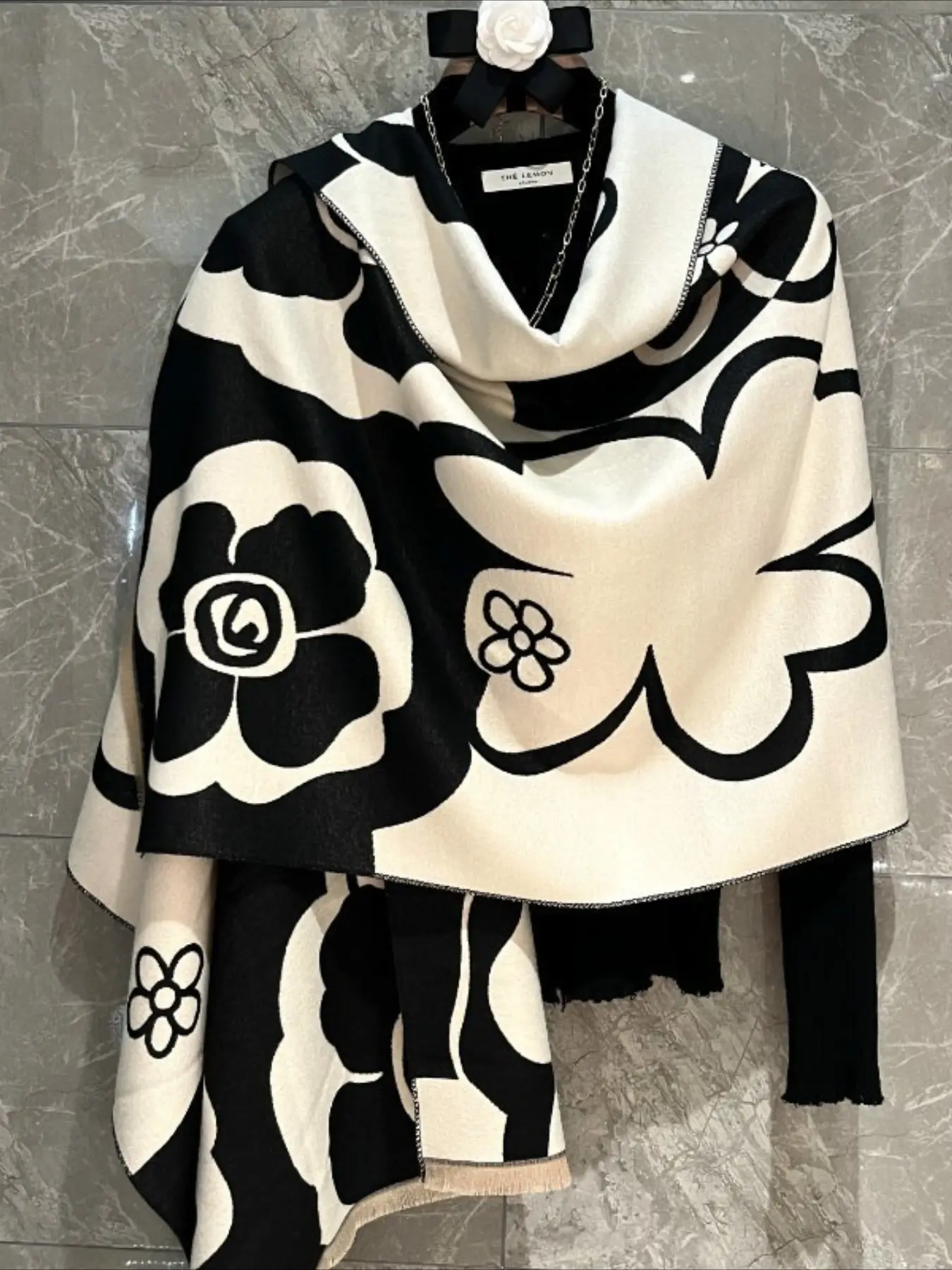 Women's color splicing flower print shawl, suitable for autumn and winter casual soft warm color long knitting, fluffy soft scarf, Boho floral scarves, fashion accessories for women, girlfriend gifts