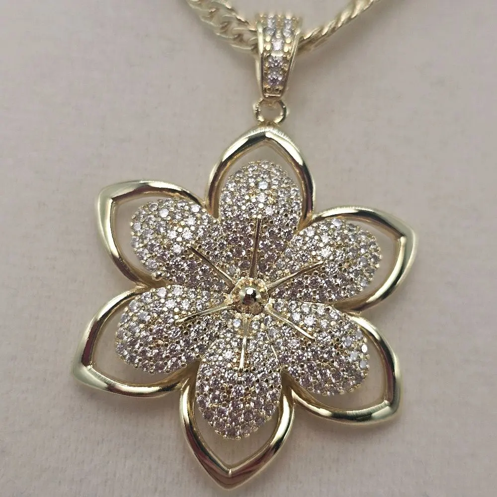 (C34) Flower pendant with beautiful chain 22 inches 14k Goldplated
