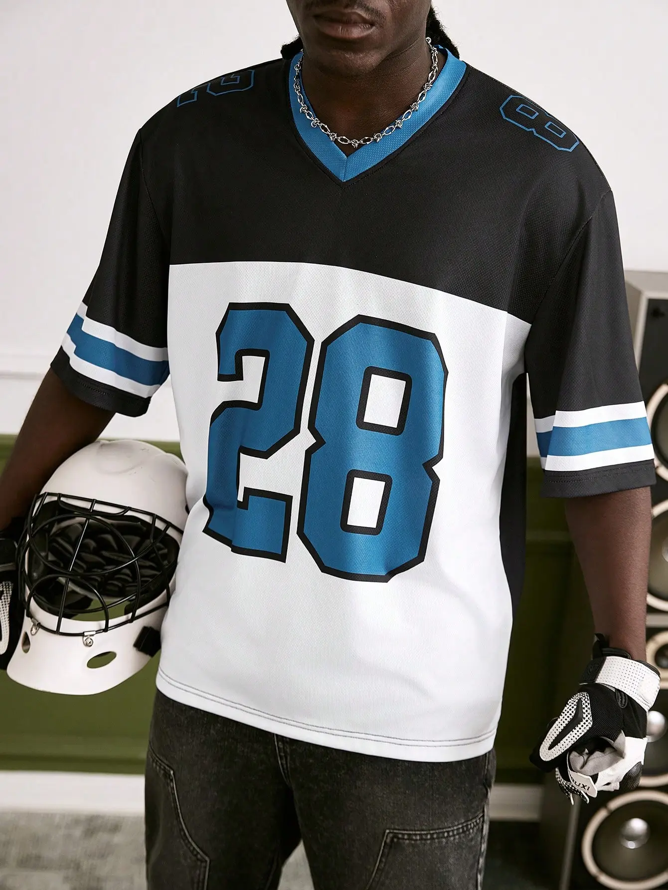 Men’s V-neck short-sleeve baseball T-shirt with numeric and striped prints; street-style breathable loose athletic short-sleeve top; couples’ matching set; suitable for sports and commuting; American vintage T-shirt; summer style