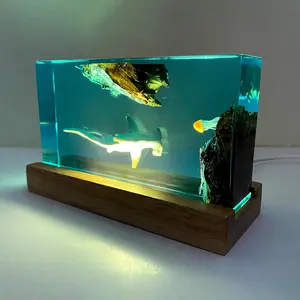 Ocean Resin Handicrafts, Hammerhead Shark and Diver High-End Gift Ornament, Decorative Figurines, Statue, Unique Home Decor Light, Perfect Gift Idea, Living Room Decor, Living Room Ornaments