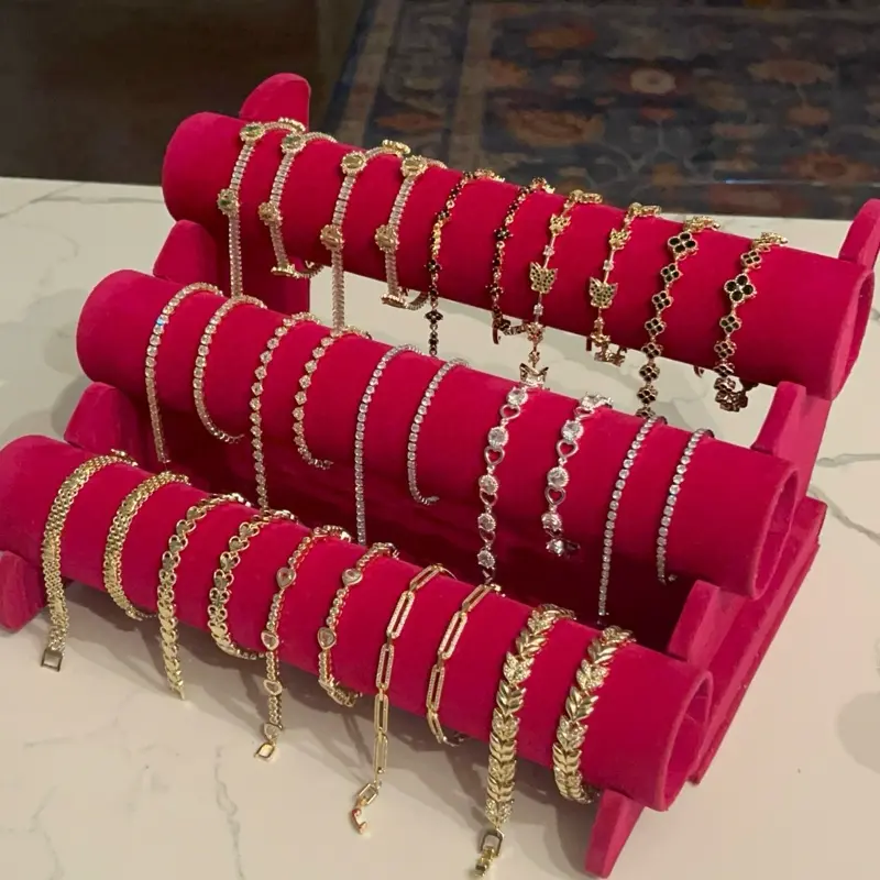 PICK BRACELET ON LIVE