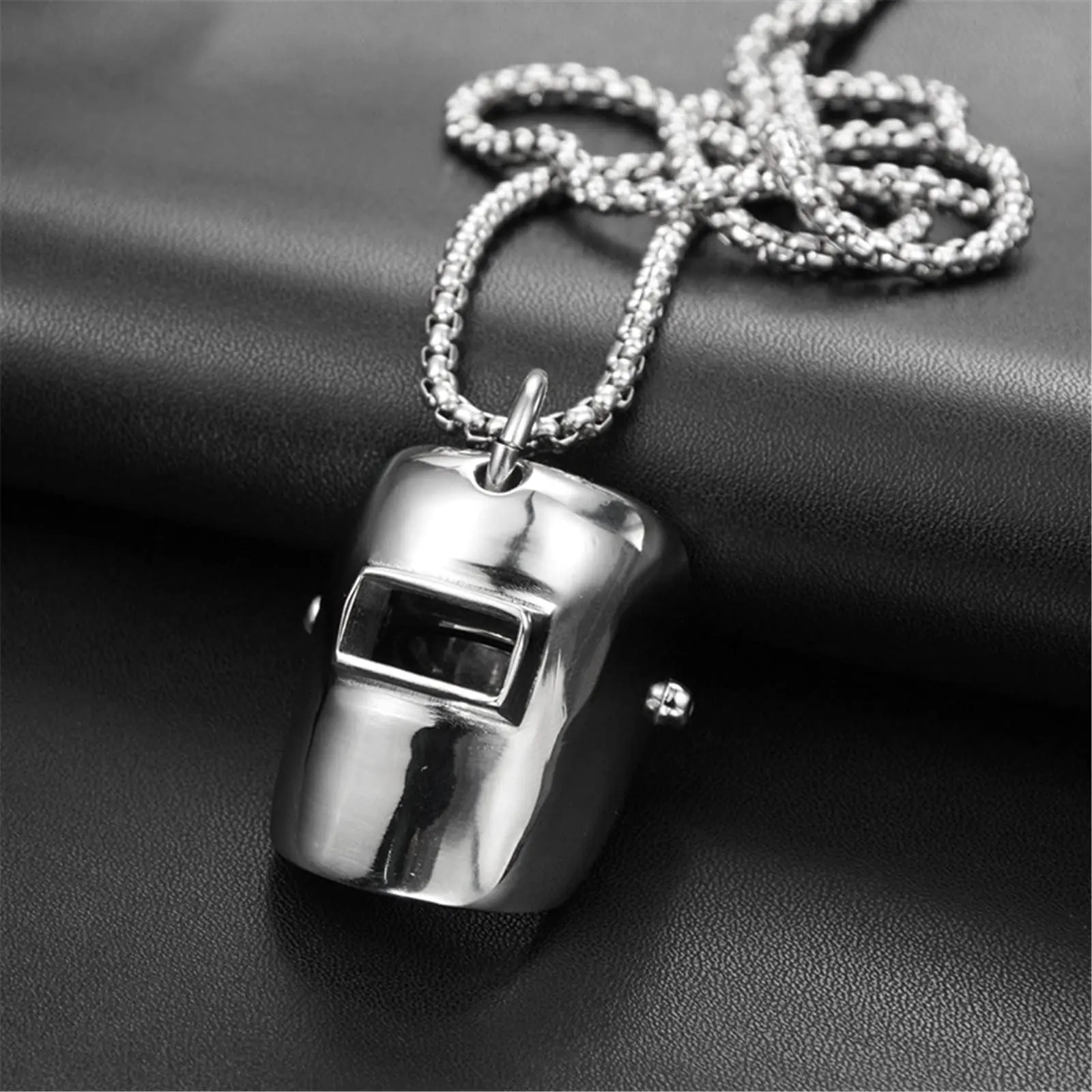 Welder Helmet Necklace Titanium Steel Helmet Pendant Necklace Hip Hop Rock Punk Style Necklace Jewelry Gift for Men Women