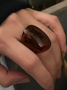 Vintage Trendy Large Statement Finger Rings for Women, Exaggerated Amber Color Resin, Geometric Design, Punk Style, Unique Fashion Accessory