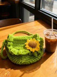 Women's Handcrafted Crochet Floral Yarn Bag, Cute Cartoon Sunflower Crossbody Purse, Crossbody Shoulder Bag, Perfect Gift for Friend or Girlfriend