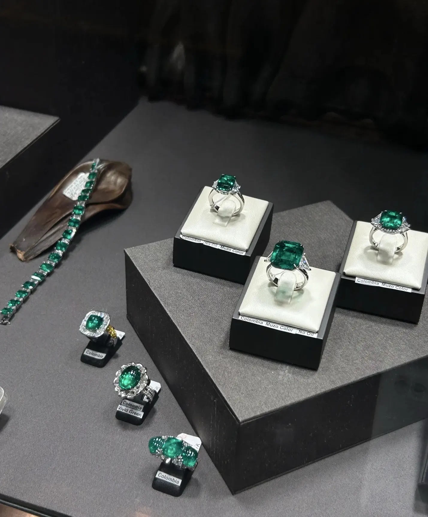 Premium Custom Jewelry & Ornaments