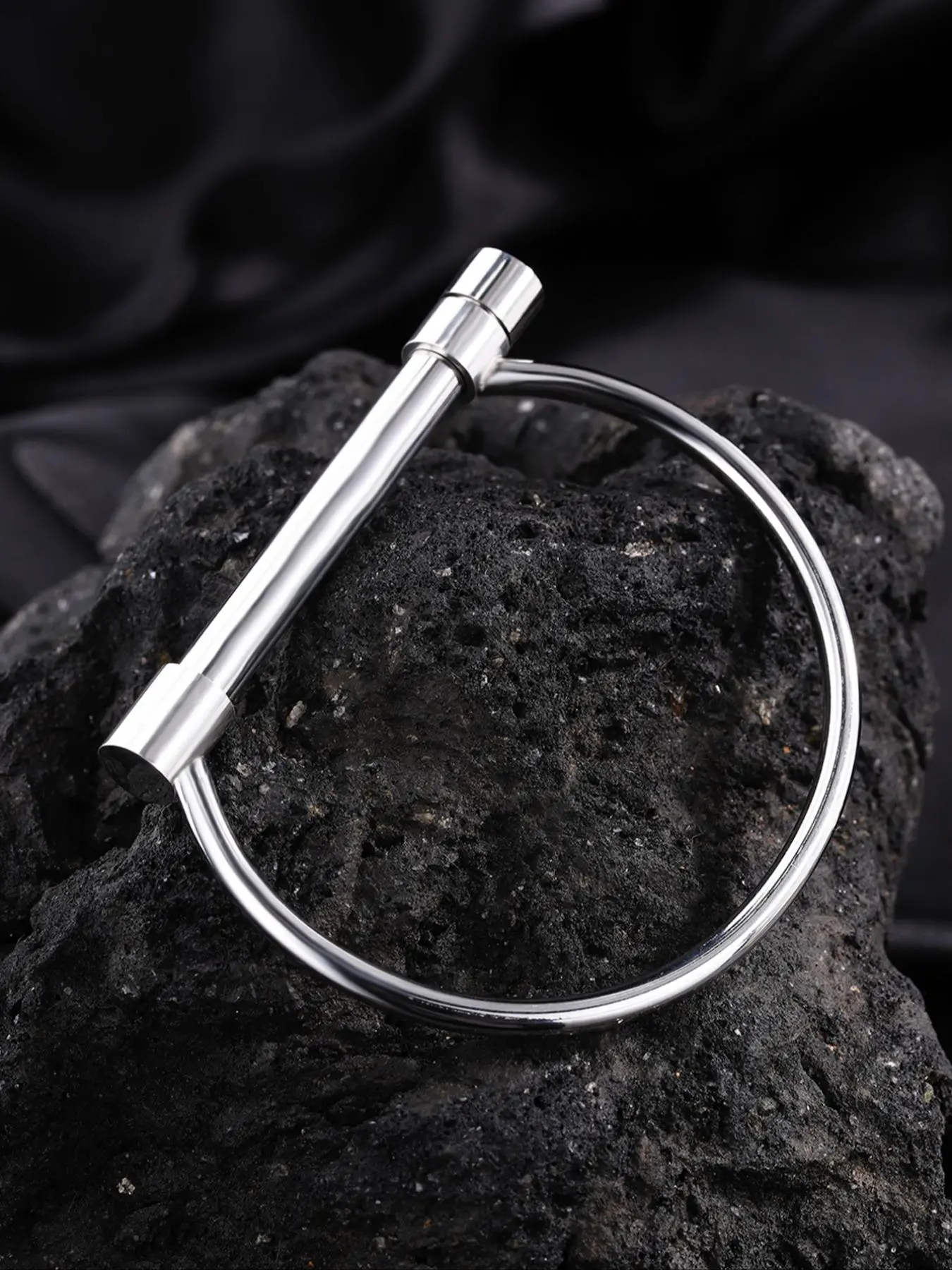 Classic Fashion Stainless Steel Knob Horseshoe Unisex Bracelet Jewelry, Perfect Gift for Friends, Durable and Stylish Accessory