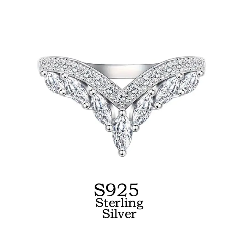 Professionally Designed Crown Shape Ring for Women, Elegant Wedding Jewelry, Erusted Stone Band for Commitment