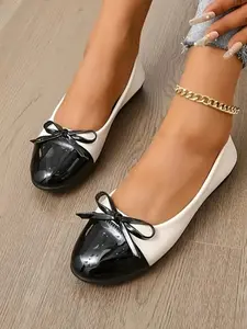 Women's Bow Ballet Flats, Classic Black and White Patent Leather Mary Jane Shoes, Round-Toe Flats with Thick Anti-Slip Sole, Soft Comfortable Fit, All-Season Versatile Design, for Daily Wear, Shopping, and Commuting, Office Commuting Shoes
