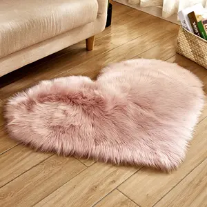 Solid Color Plush Area Rug, Heart Shaped Decorative Floor Mat for Home Decor