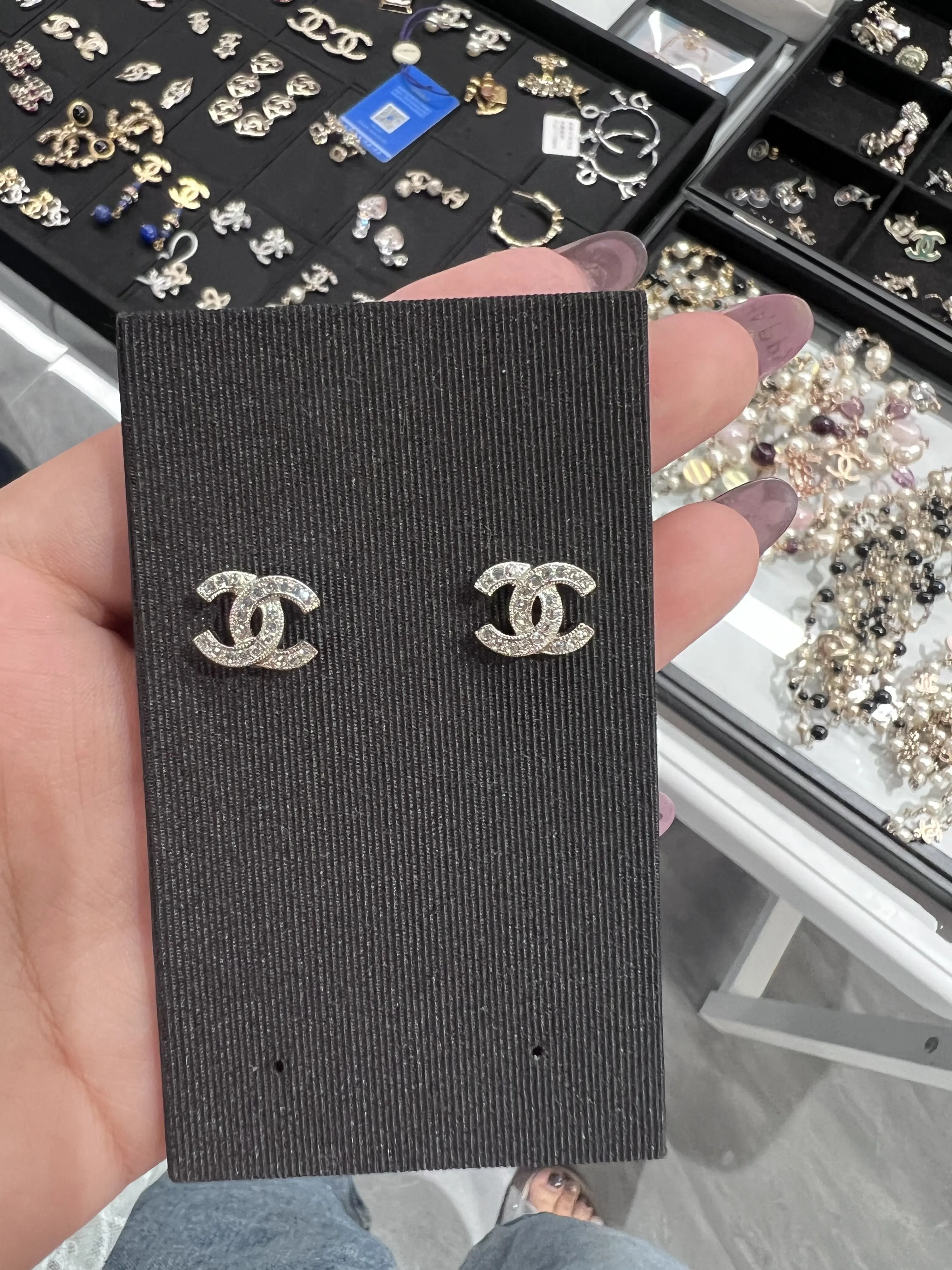Pre-owned H1 Chanel full diamond double C classic earrings BZ0714003