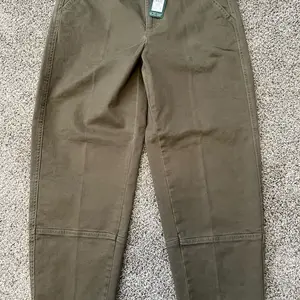 Women’s size 6 Alpine Design barrel pants