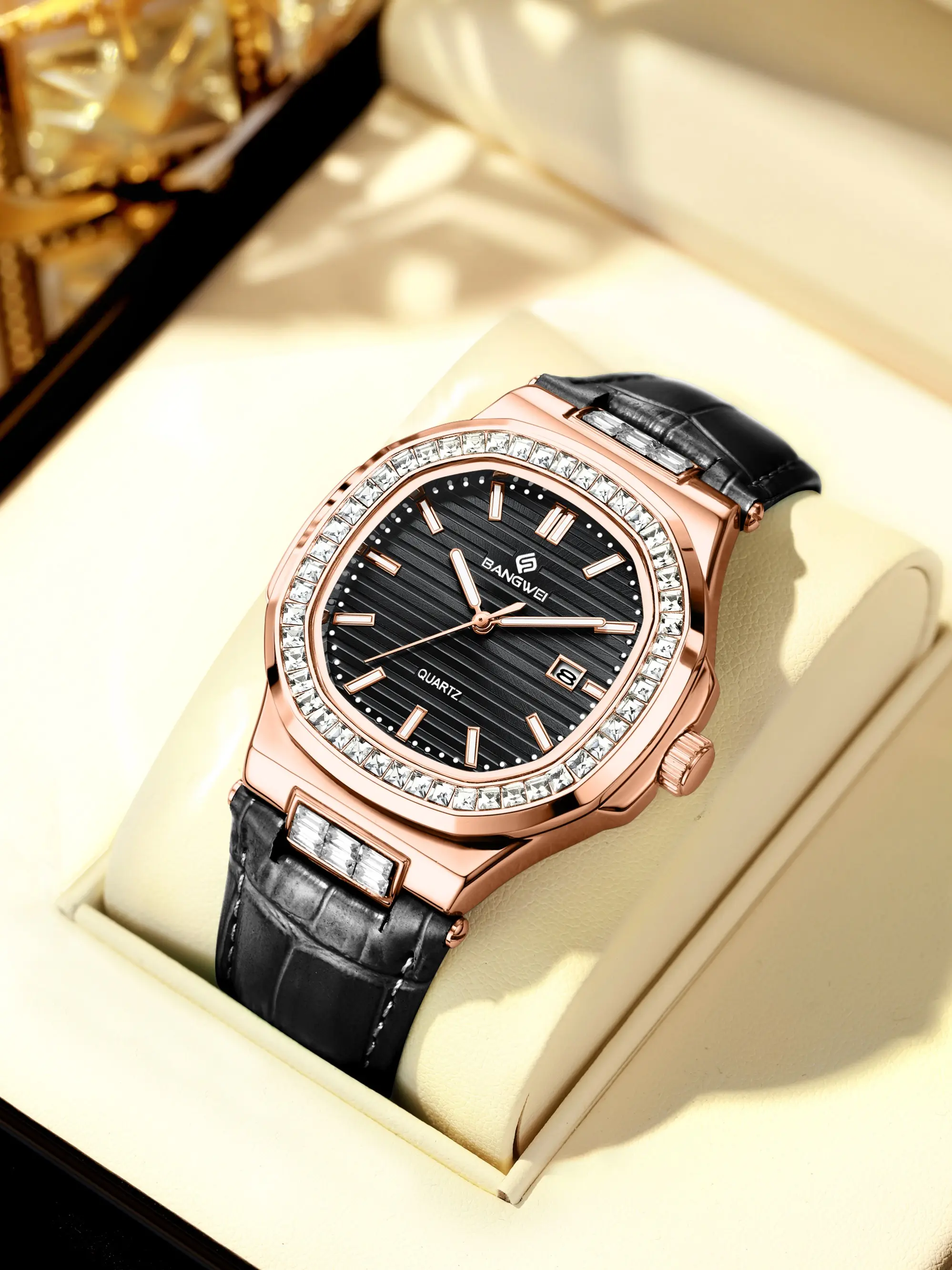 Women's Elegant Quartz Watch with Analog Display, Band, Metal Case, Waterproof Luminous Feature, Includes Battery