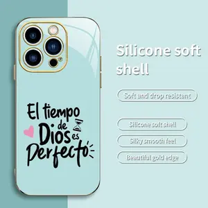 “God’s Time Is Perfect” Spanish Christian case with gold edge, soft silicone cover for iPhone 15 Pro — 975