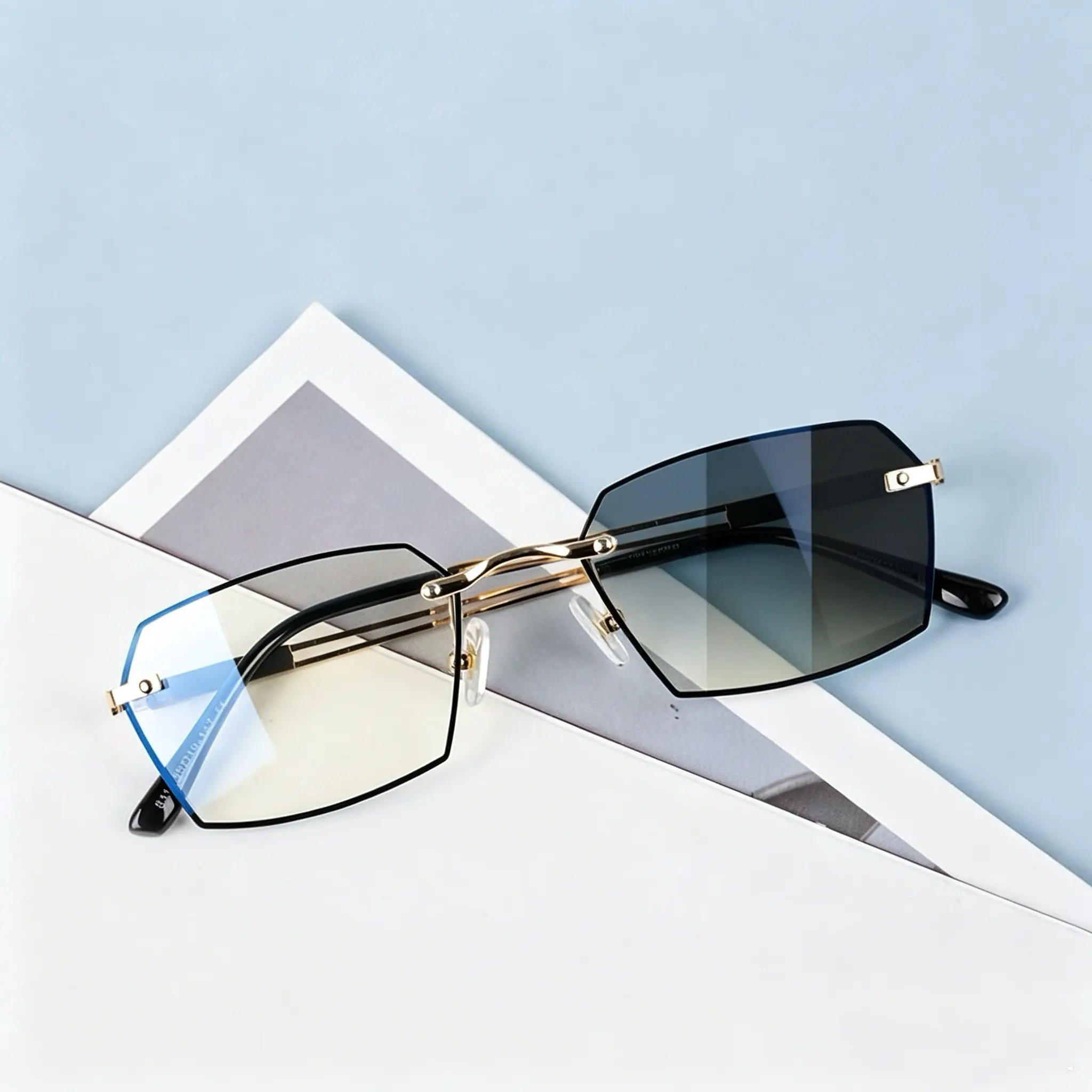 2026 2-in-1 Photochromic Reading Glasses, Blue Light Filtering, UV Blocking, Anti-Glare Lightweight Semi-Frameless Readers, Soft Silicone Nose Pad, for Middle-Aged & Elderly Eye Protection (Indoor Work, Outdoor Activities)