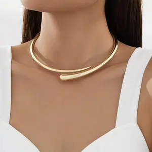 A Minimalist Metallic Choker with an Exaggerated Open Design, Perfect for Daily Wear, Parties, Gatherings, Or As a Gift