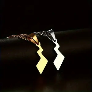 Simple and stylish lightning bolt tail pendant, classic and versatile necklace jewelry.