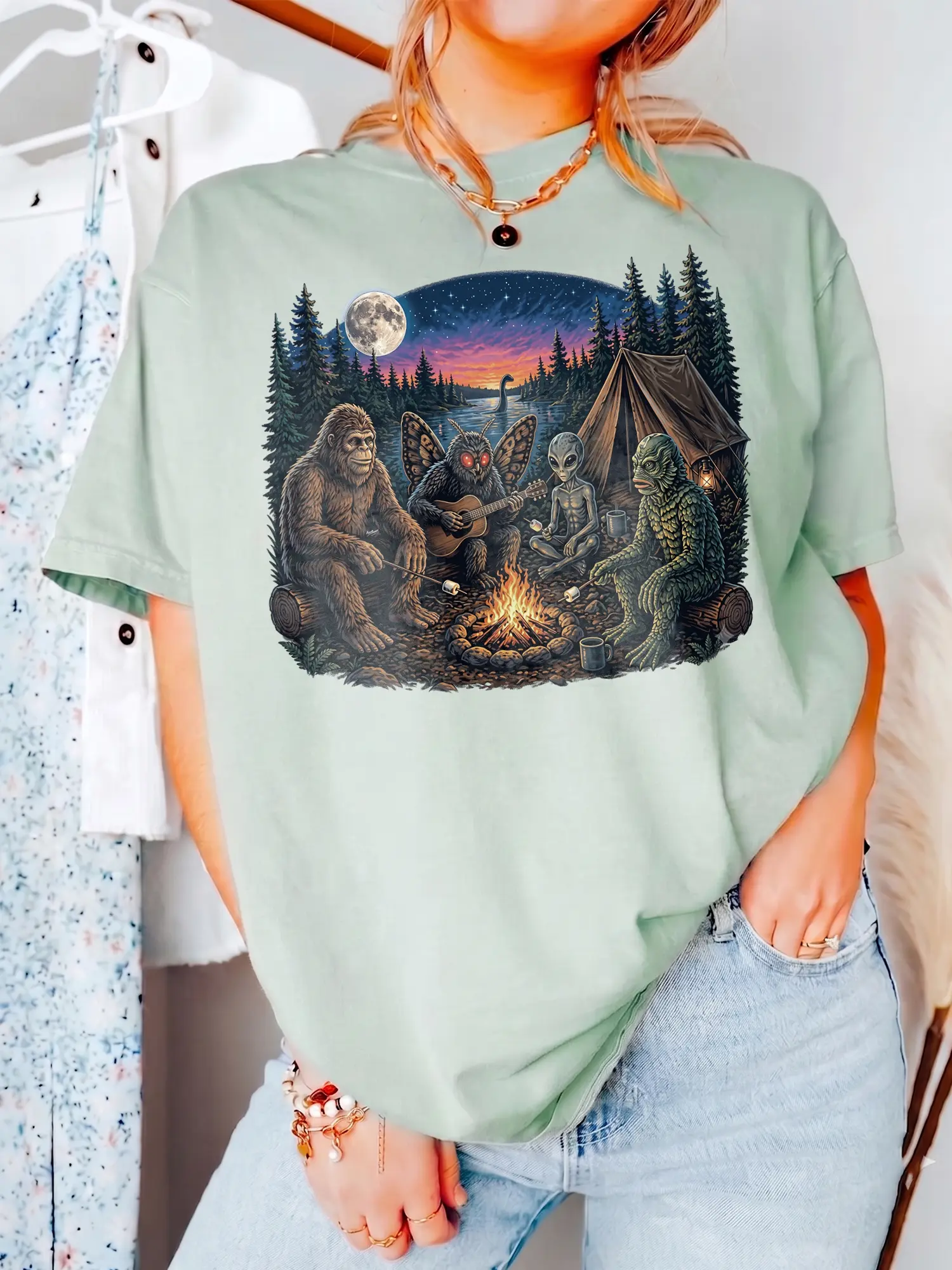 BojjiCo Cryptid Campfire Graphic Tee Unisex Goblincore Cryptidcore Aesthetic Vintage Cotton T-Shirt Tank Top Sweatshirt Oversized Crew Neck Top Bigfoot Mothman Alien Camping Weirdcore Quirky Shirt