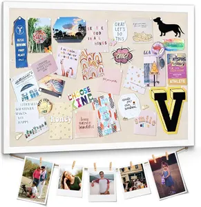 A wall-mounted photo display board with linen rope, suitable for school offices, home use. It is a retro white cork board message board that is easy to install and dismantle. It can display various items made of different materials.