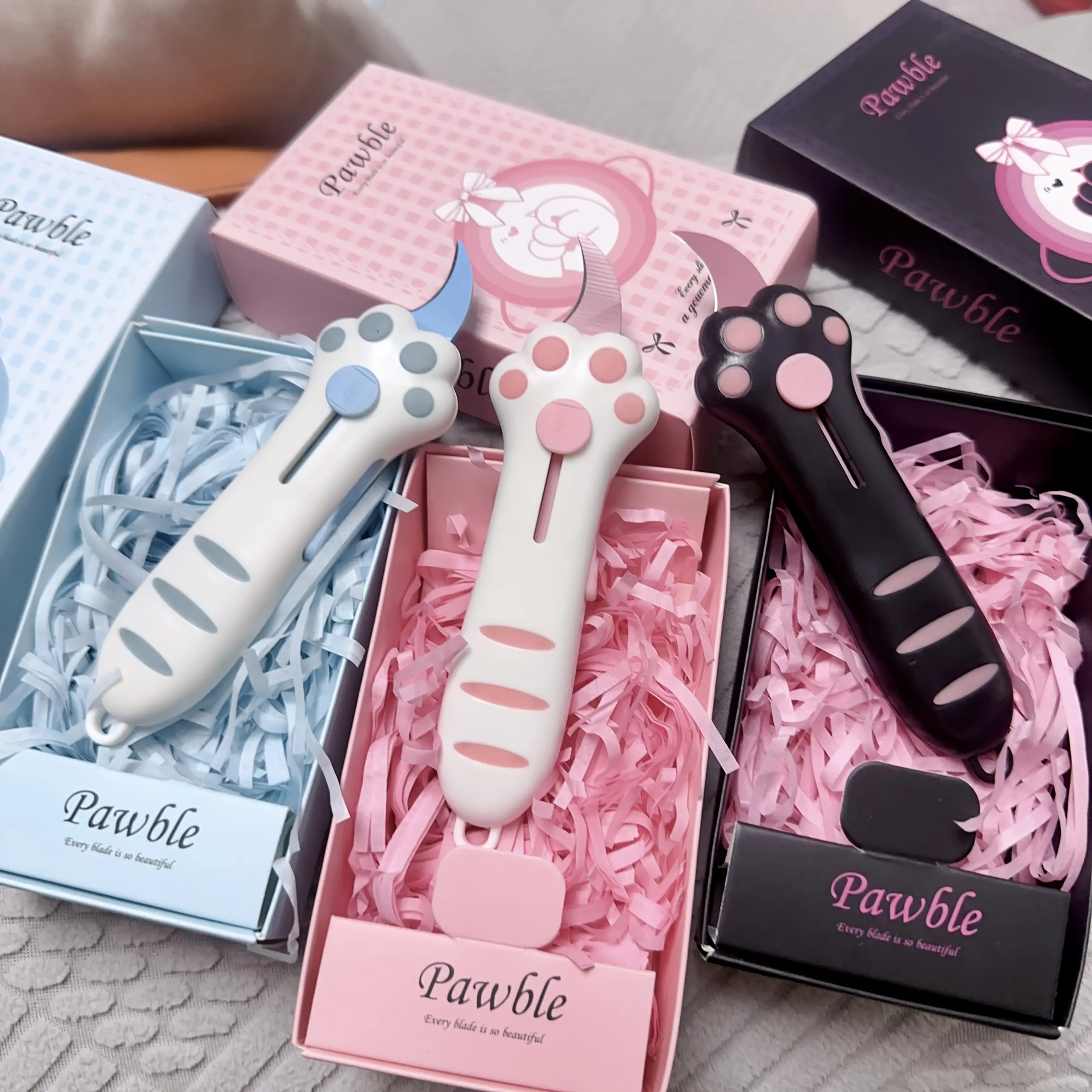 Cute Cat Paw Plastic Decorative Cutter, Mini Portable Unboxing Tool for Handicrafting, Office, and Scrapbooking, Handcrafting, Compact, Craft Cutting Tool, Scrapbooks, Ideal Small Gift
