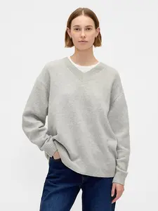 GAP CashSoft Oversized V-Neck Sweater Ultra Soft Knit Relaxed Fit Cozy Everyday Style Lightweight Warm Comfortable