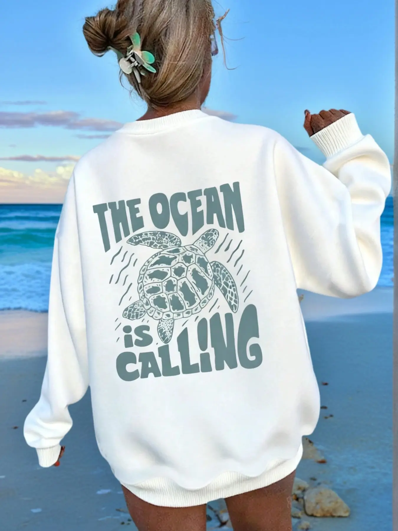 Lazy Style Loose Baggy Oversized Sea Turtle, Ocean Animal Print Crewneck Long Sleeve Sweatshirt, Beachy Pullover, Perfect for Summer Vacation & Coastal Trips, Comfortable Casual Top Ideal for Beach Outings, Loungewear, Women