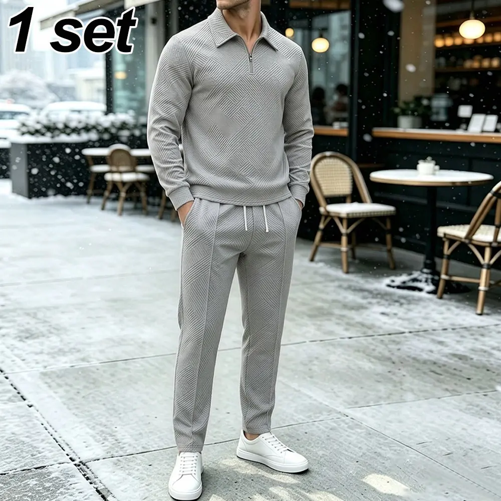 Autumn/Winter textured men’s set featuring a half-zip stand collar: gray long-sleeve sweatshirt with diamond embossing + drawstring relaxed pants, two-piece set. Solid-color, premium gray textured stand-collar polo shirt—suitable for everyday wear, busine