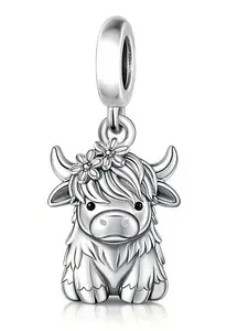 Cute Animal Charm Pendant, Copper Plated Silver Color Highland Cow Design, Perfect Gift for Friends, All-Season Accessory