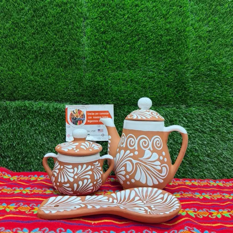 Coffe Set Pack Relieve Cielito Lindo, color Terracota Blanco (Azucarera, Tetera y Porta Cuchara).