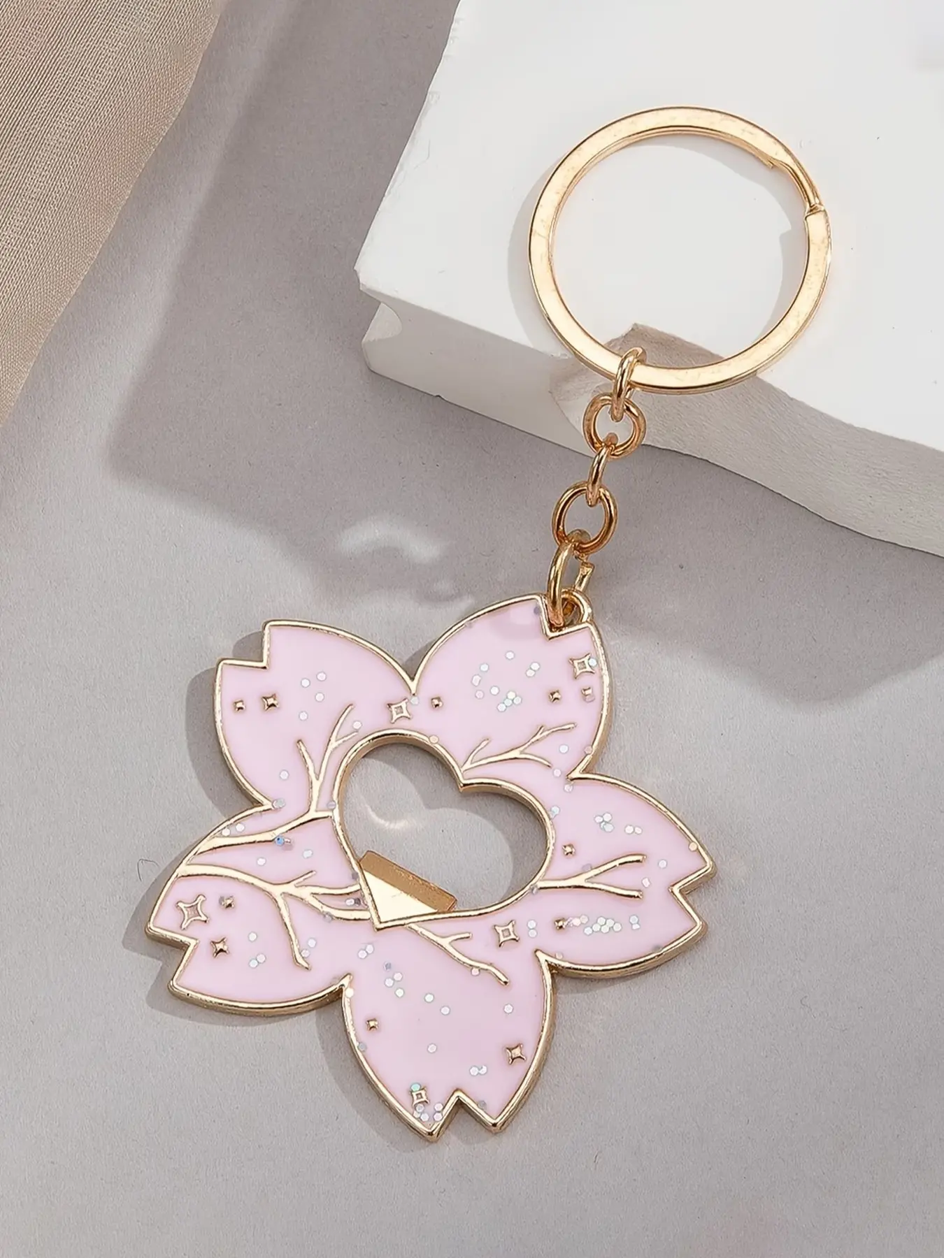 1pc Cherry Blossom Bottle Opener Keychain - Keychain Kawaii Cute Pink Zinc Alloy Bottle Opener with Key Suitable for Daily Wear, Car Keys, Bag Pendant, Holiday Gift Heart Keychain