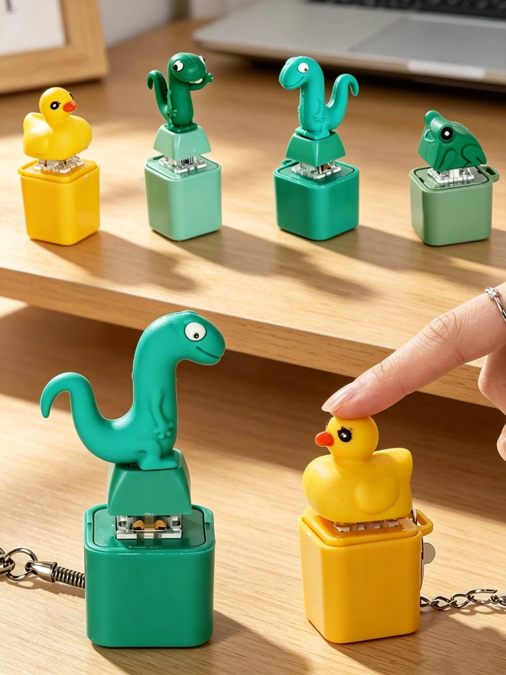 Lizard Frog Duck Button Clicker Keychain Fidget Toy with Squeaky Sound, Portable Pocket EDC Stress Relief Gadget, Cute Interactive Fidget Accessory for Adults Teens, Daily Carry Holiday Gift anxiety relief toy