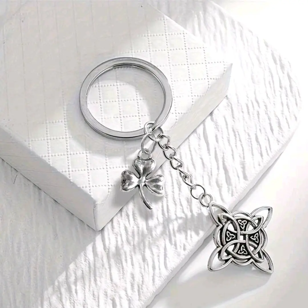 witch knot keychain
