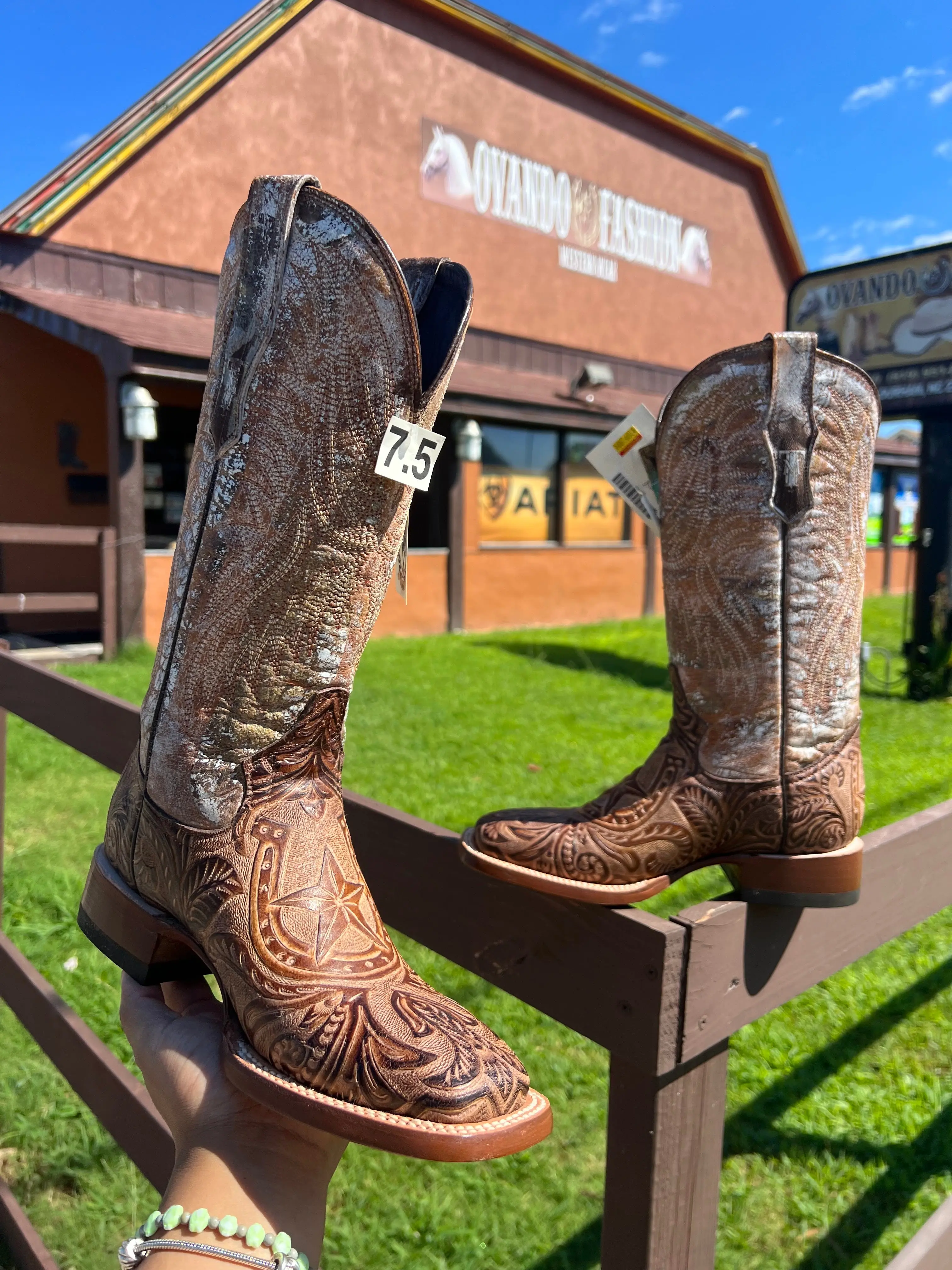 Women's Hand-Tooled Horseshoe Everest Honey Top Boots, Stylish Women's Footwear