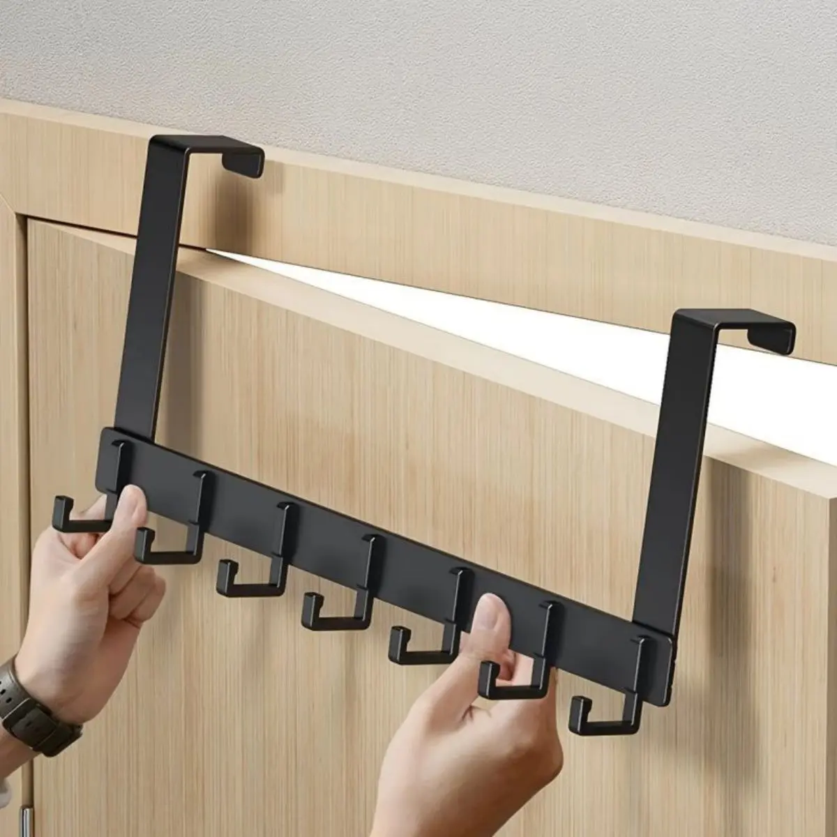 Black-5hook Aluminium Over-the-Rack Hooked Hanger, Drill-Free Home Accessory, Lightweight Home Organizer for Small Spaces Small Room Organization Products, Easy Installation, Stable Storage for Hats Keys Towels, Ideal for Hallways Bedrooms