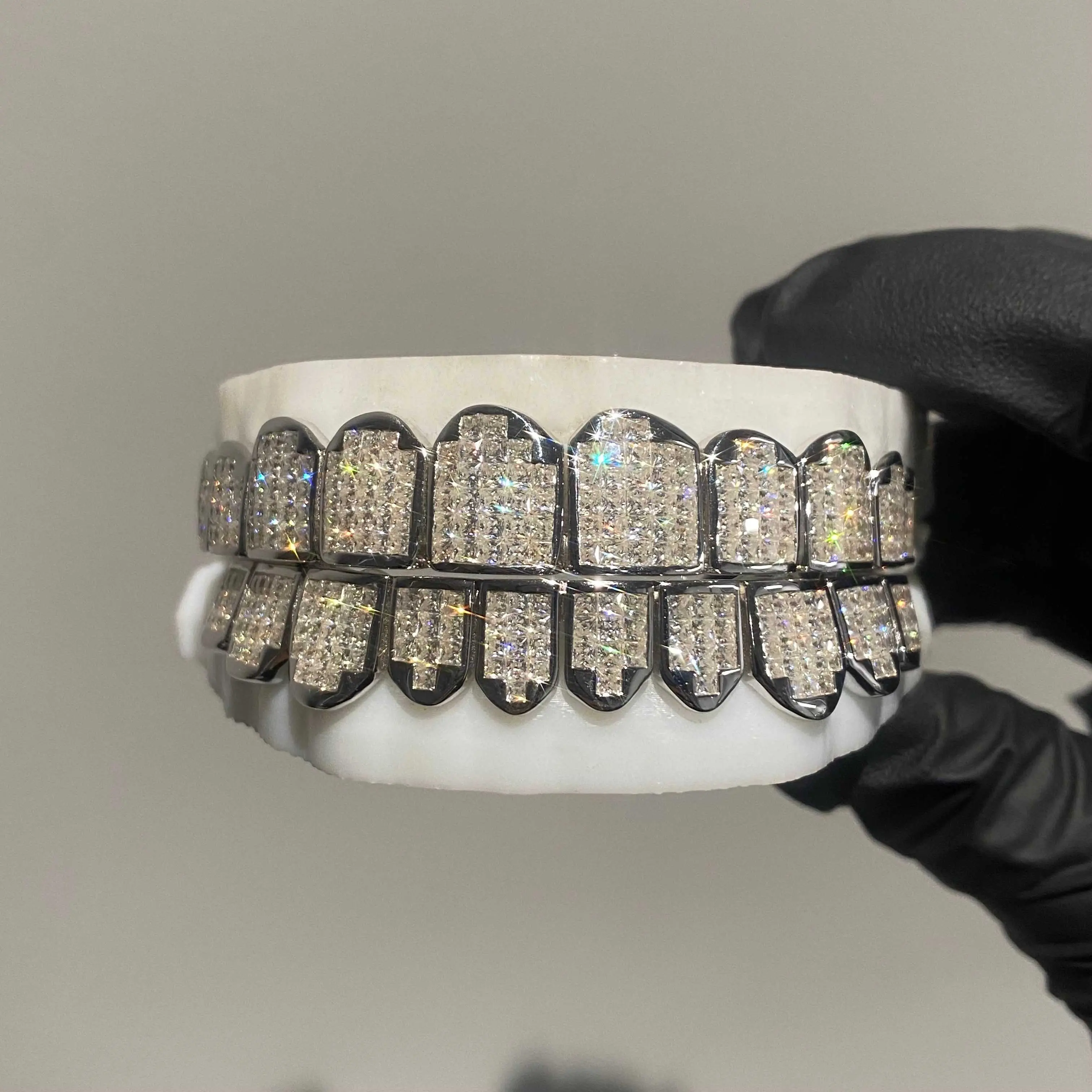 Invisible Setting With Full VVS Moissanite Diamond Custom Teeth Grillz