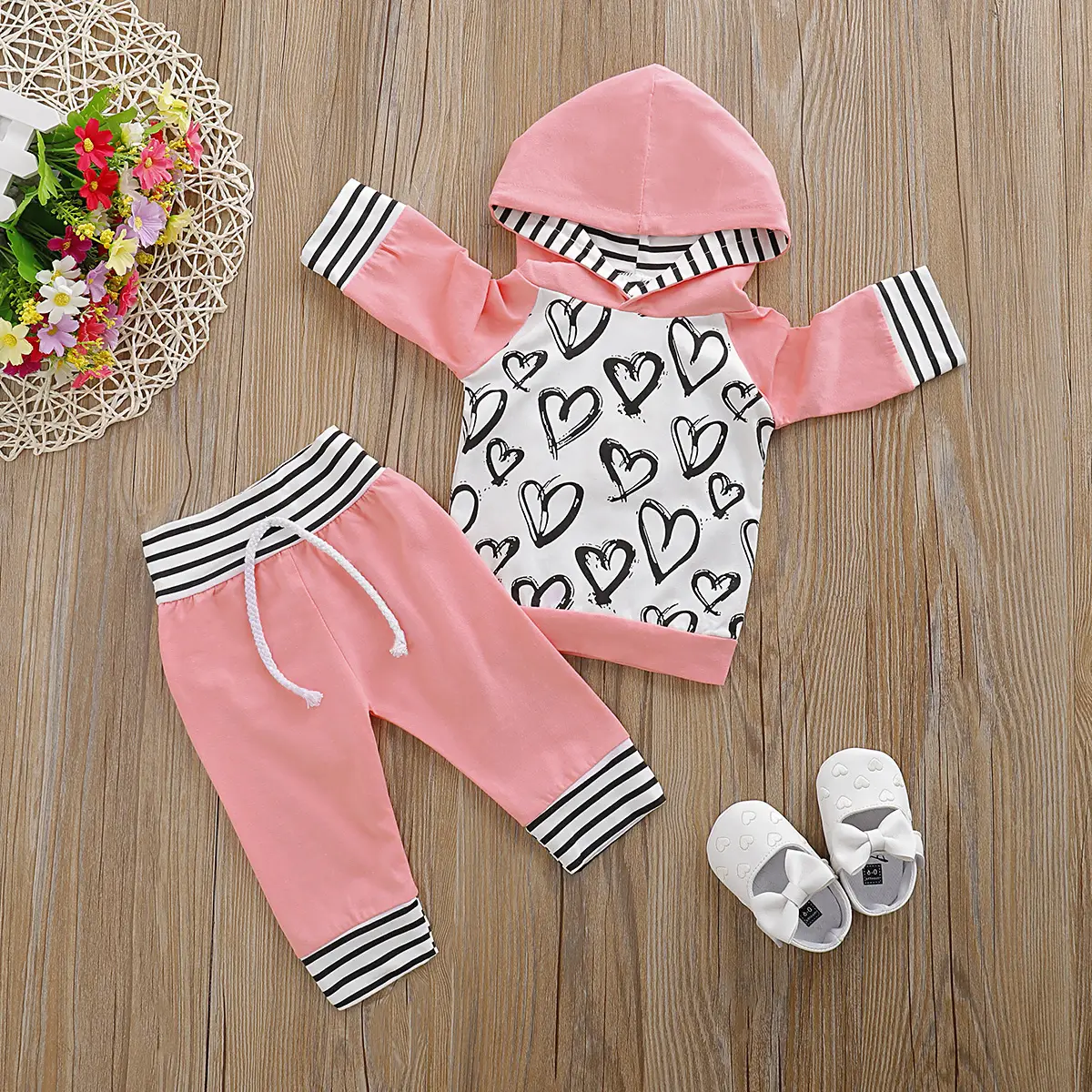 PatPat 2pcs Heart and Striped Print Hooded Long-sleeve Pink Baby Set