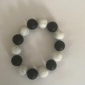 7 Inch Silicone Bracelet - Black and White Beads, Comfortable and Durable, Perfect for Daily Wear