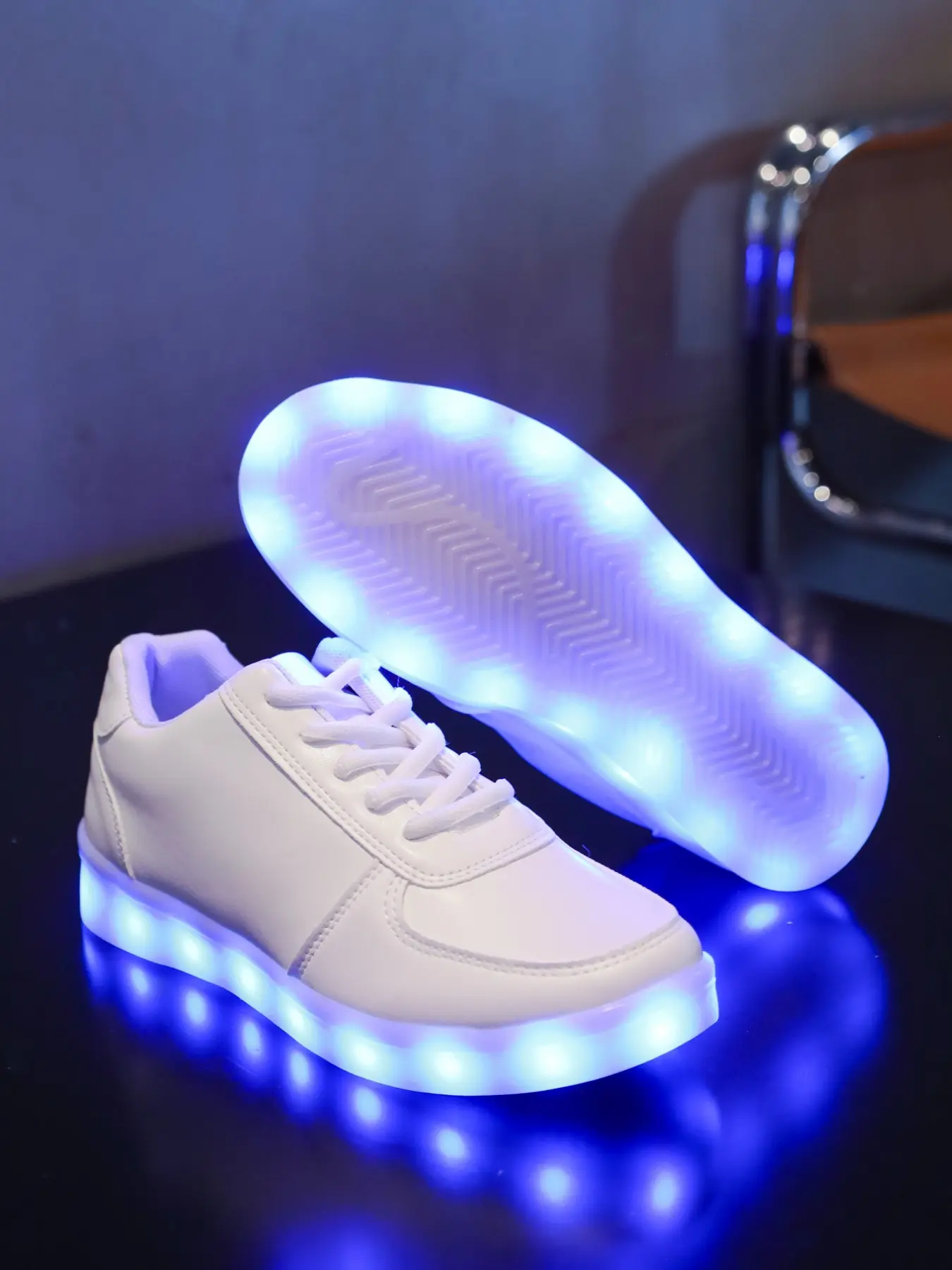 16 Color Modes USB Rechargeable LED Light Up Shoes for Men Women, EUR 35-45 White Leather Glow Sneakers, Unisex Adults Teens Luminous Shuffle Dance Party Shoes, Lightweight Anti-Slip Lighted Athletic Sneakers, Birthday Gifts, Sports Shoes
