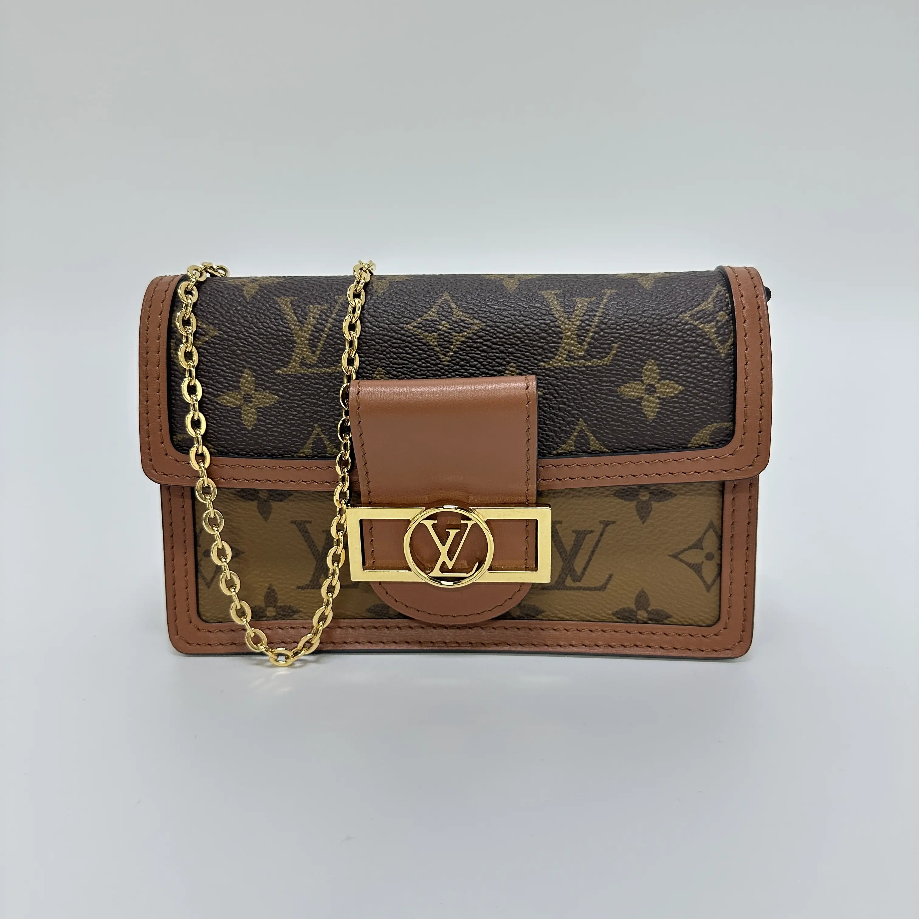 Pre-owned Louis Vuitton Dauphine WOC Reverse Monogram Crossbody Bag Chain Strap, Chic Look, Unique Motif Purses Crossbody Bag