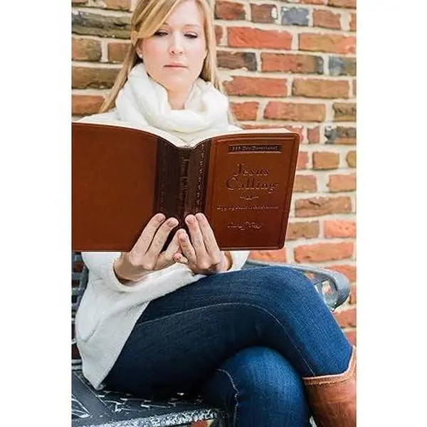 Jesus Calling, Large Text Brown Leathersoft, with Full Scriptures: Enjoying Peace in His Presence (A 365-Day Devotional)