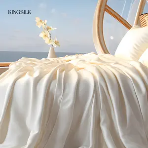 King Silk 100% Mulberry Silk Filled Comforter for All Seasons With Natural Coolness - Warm Winter, Cool Summer - White Colour Cloud-Like,Luxury, Ultra Soft, Breathable, Naturally Body-Hugging Silk Duvet Insert/Bedding Blanket Queen King Size