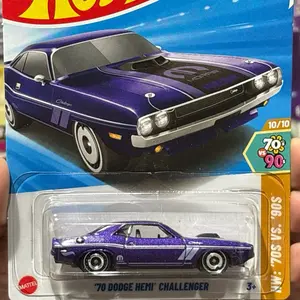 Purple 1970 Dodge Hemi Challenger diecast car 1:64 scale