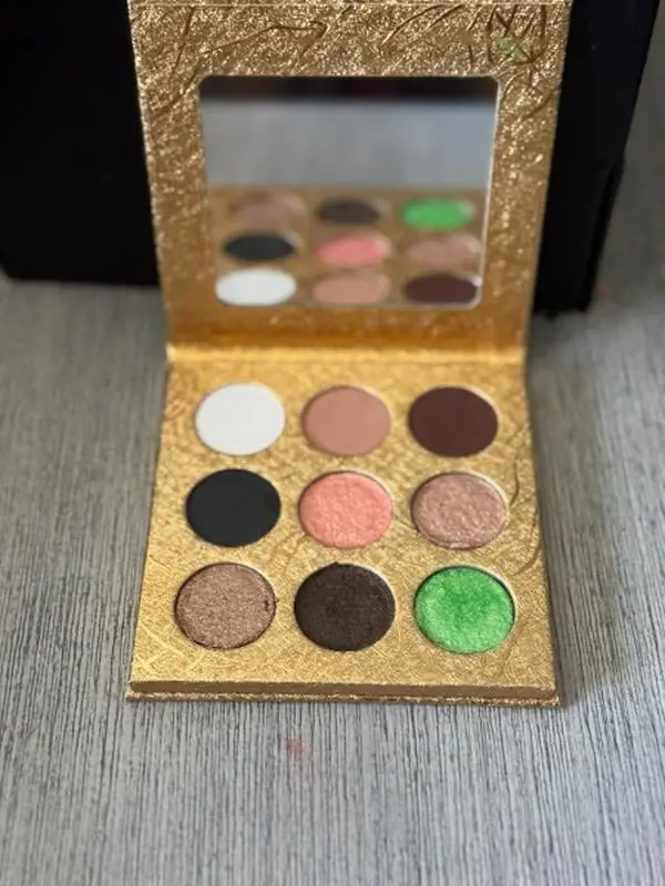 Bohemian Dream Eyeshadow Palette combines the Au Natural & Beautifully Bare Palettes with Apple Green Color for Versatile Makeup Looks