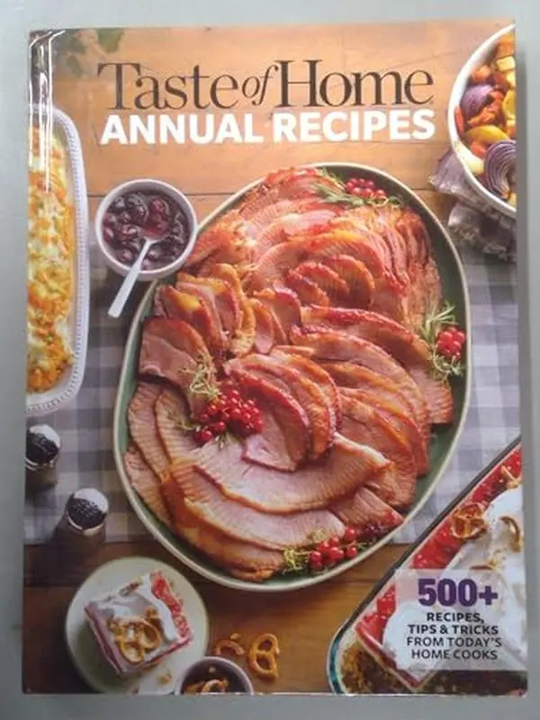 USED Book - Annual Recipes - 500+ Recipes, Tips & Tricks From Today's Home Cooks - Taste of Home by Taste of Home (Hardcover) - english