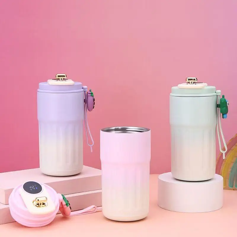 Outdoor portable cup, cute gradient color appearance, easy to use with one hand, is the perfect insulated travel cup for daily coffee and tea enthusiasts on the go or in the office
