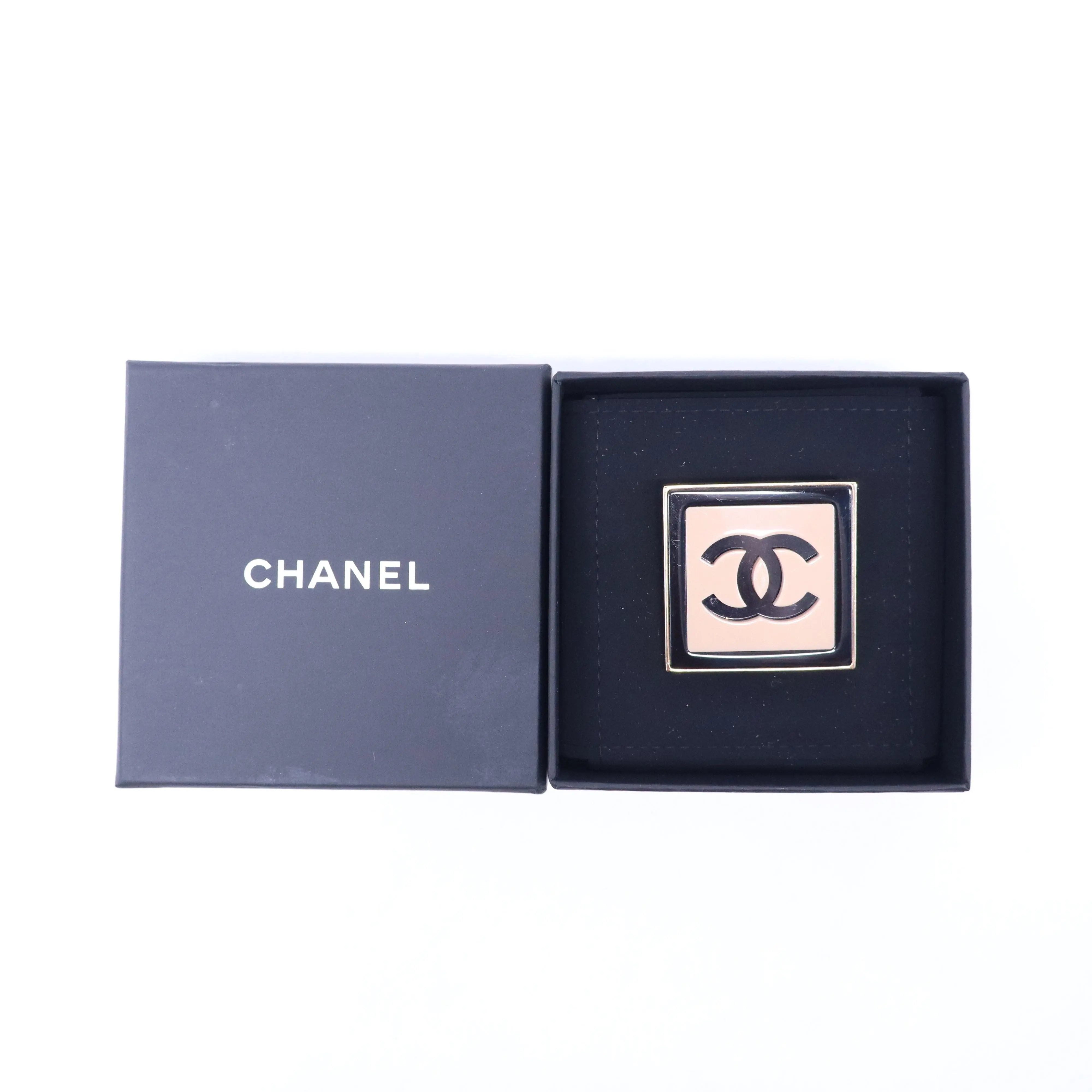 Pre-owned CC Logo Square Frame Brooch W20833