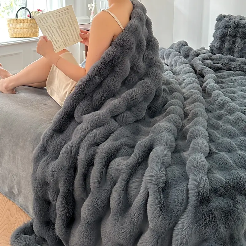Ultra-Soft Plush Bubble Blanket, Multi-Color Options, No Balling, Ideal for Dormitory/bedroom/sofa Decor, New Year Gift，Love Pattern, Romantic, Lightweight Cozy Blanket, Soft Warm Blanket, Comfy Blankets