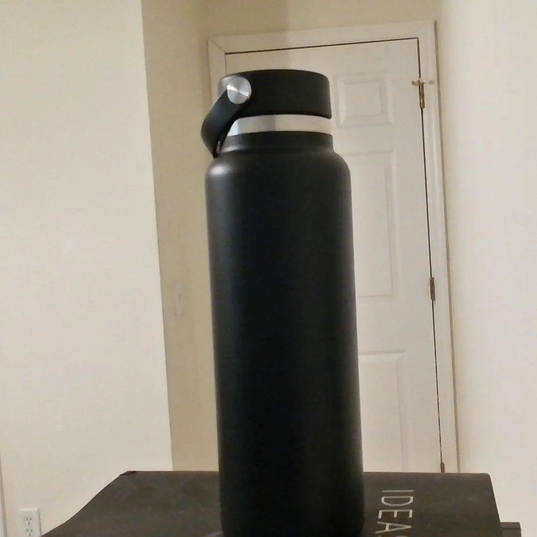 Black self cooling water bottle