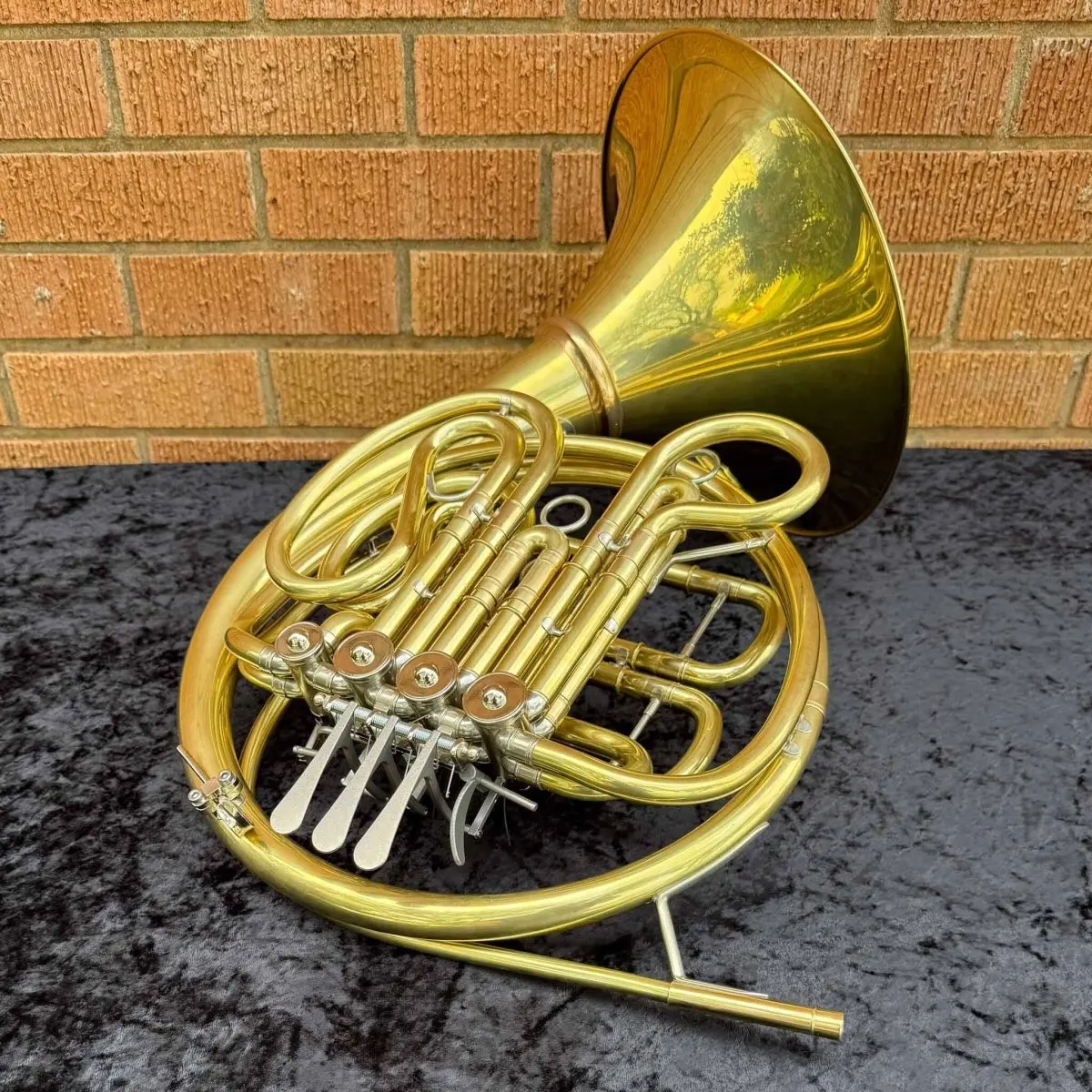C.G. Conn 10D - F/Bb Double French Horn - Yellow Brass - Detachable Bell - Lacquered Finish