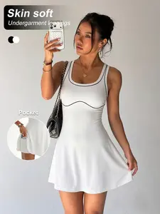 Women’s color-blocked, inner-pocketed, secure base layer leggings with a fitted silhouette, paired with shorts and a phone pocket. Ideal for tennis training and outdoor activities. Skinny Sportswear